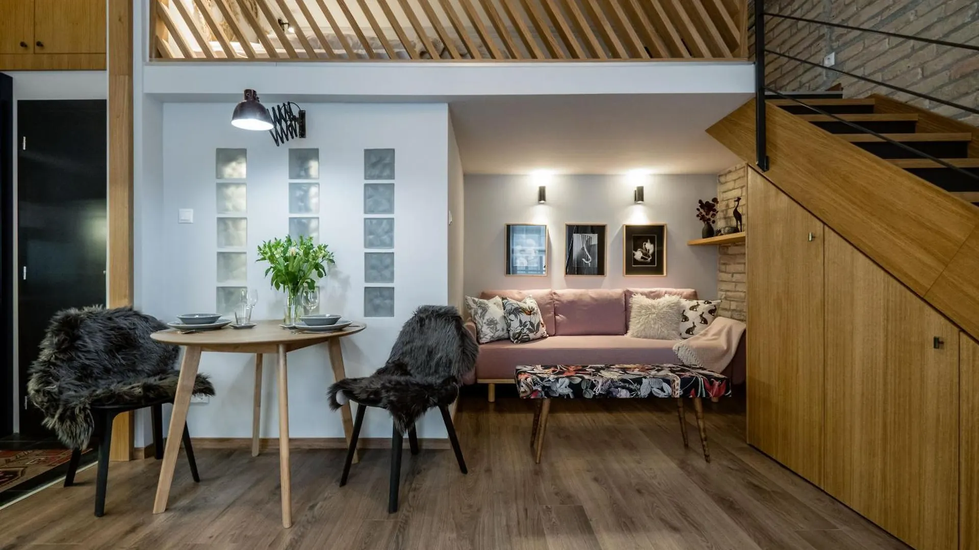 Warm And Cozy Hideaway In The Heart Of The City Budapest Apartment